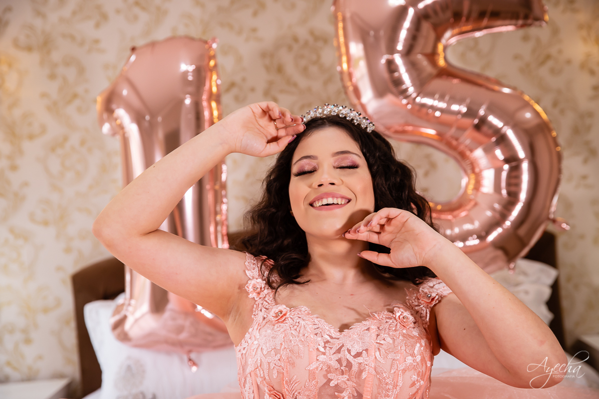 Ensaio no celeiro; ensaio romântico; ensaio delicado; ensaio de debutante; ensaio de 15 anos; book 15 anos curitiba; fotógrafos curitiba; fotógrafos piraquara; lugares para fazer ensaio fotográfico em curitiba; debutantes curitiba; 15 anos curitiba;