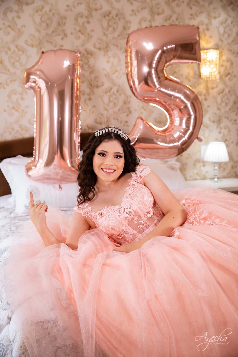 Ensaio no celeiro; ensaio romântico; ensaio delicado; ensaio de debutante; ensaio de 15 anos; book 15 anos curitiba; fotógrafos curitiba; fotógrafos piraquara; lugares para fazer ensaio fotográfico em curitiba; debutantes curitiba; 15 anos curitiba;