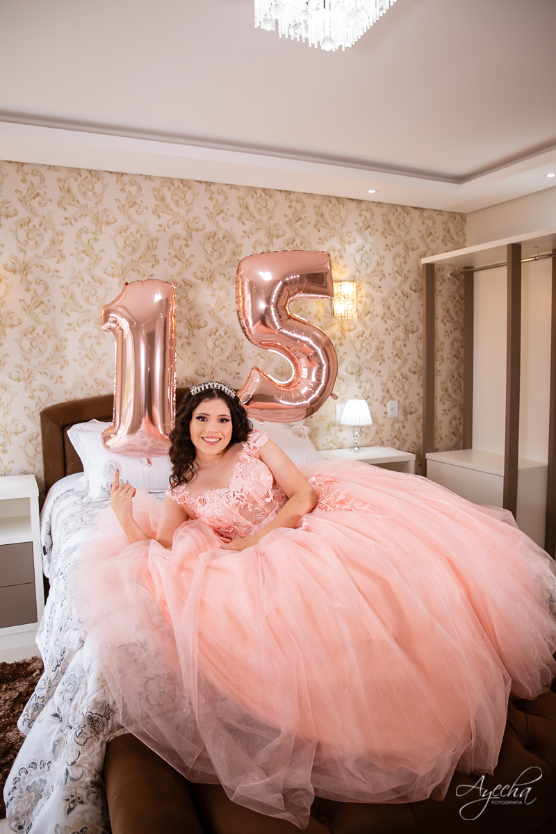 Ensaio no celeiro; ensaio romântico; ensaio delicado; ensaio de debutante; ensaio de 15 anos; book 15 anos curitiba; fotógrafos curitiba; fotógrafos piraquara; lugares para fazer ensaio fotográfico em curitiba; debutantes curitiba; 15 anos curitiba;