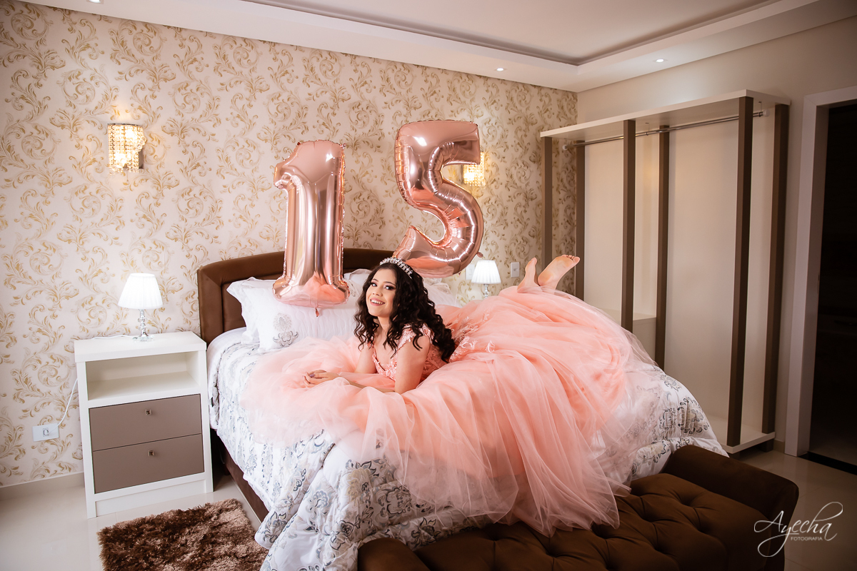 Ensaio no celeiro; ensaio romântico; ensaio delicado; ensaio de debutante; ensaio de 15 anos; book 15 anos curitiba; fotógrafos curitiba; fotógrafos piraquara; lugares para fazer ensaio fotográfico em curitiba; debutantes curitiba; 15 anos curitiba;