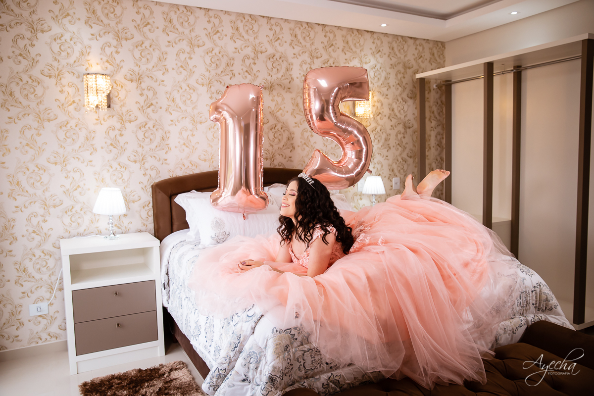 Ensaio no celeiro; ensaio romântico; ensaio delicado; ensaio de debutante; ensaio de 15 anos; book 15 anos curitiba; fotógrafos curitiba; fotógrafos piraquara; lugares para fazer ensaio fotográfico em curitiba; debutantes curitiba; 15 anos curitiba;