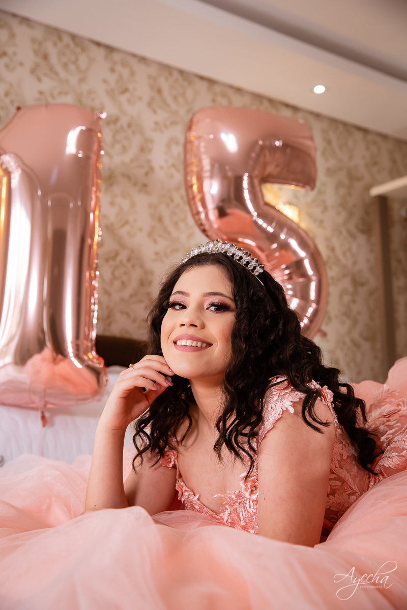 Ensaio no celeiro; ensaio romântico; ensaio delicado; ensaio de debutante; ensaio de 15 anos; book 15 anos curitiba; fotógrafos curitiba; fotógrafos piraquara; lugares para fazer ensaio fotográfico em curitiba; debutantes curitiba; 15 anos curitiba;