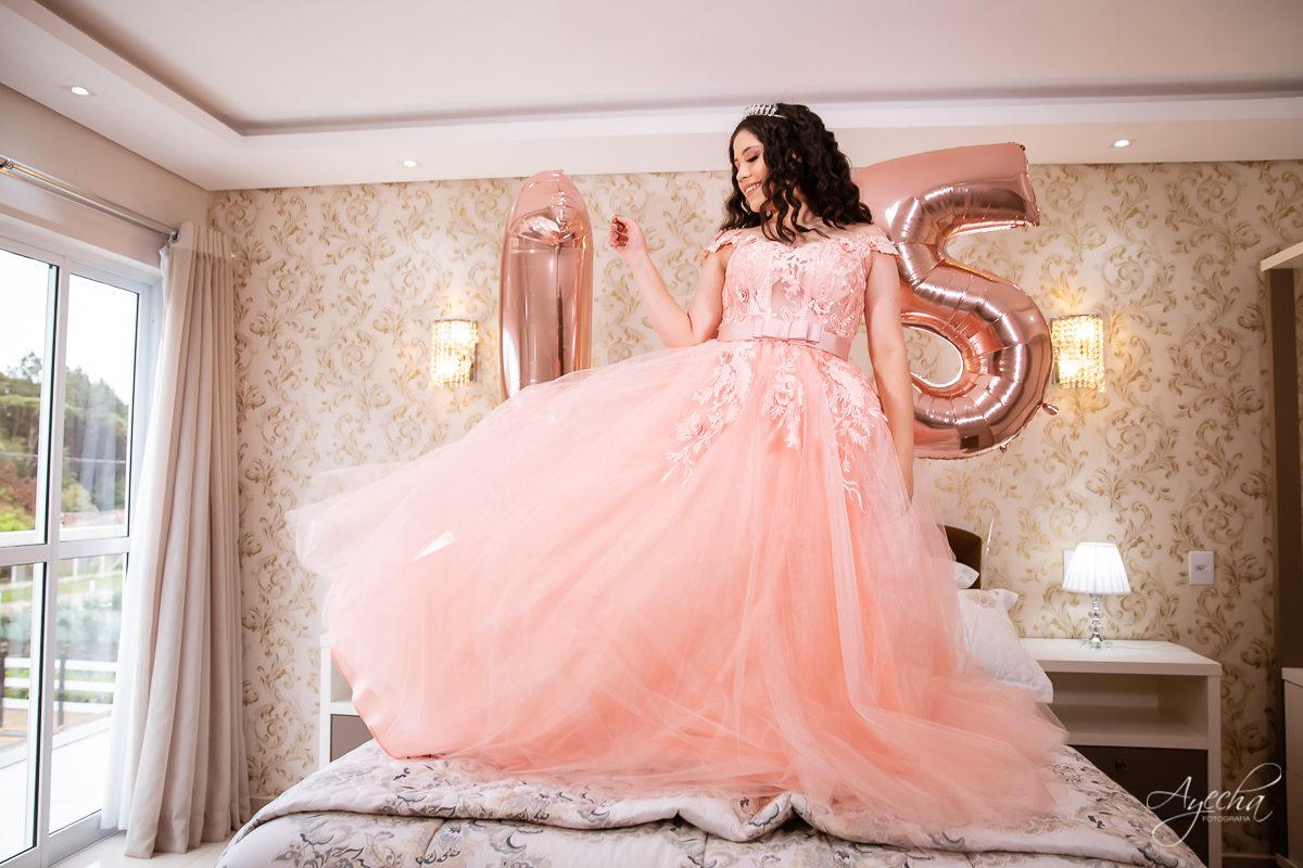 Ensaio no celeiro; ensaio romântico; ensaio delicado; ensaio de debutante; ensaio de 15 anos; book 15 anos curitiba; fotógrafos curitiba; fotógrafos piraquara; lugares para fazer ensaio fotográfico em curitiba; debutantes curitiba; 15 anos curitiba;