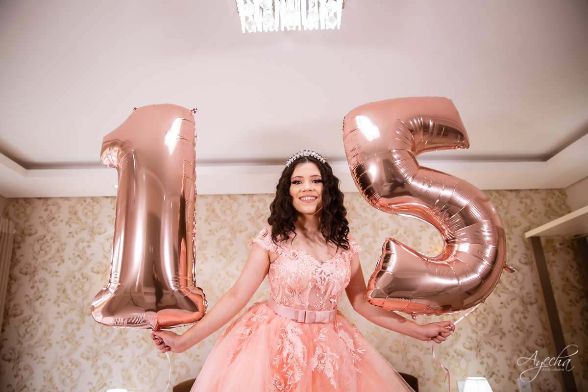 Ensaio no celeiro; ensaio romântico; ensaio delicado; ensaio de debutante; ensaio de 15 anos; book 15 anos curitiba; fotógrafos curitiba; fotógrafos piraquara; lugares para fazer ensaio fotográfico em curitiba; debutantes curitiba; 15 anos curitiba;