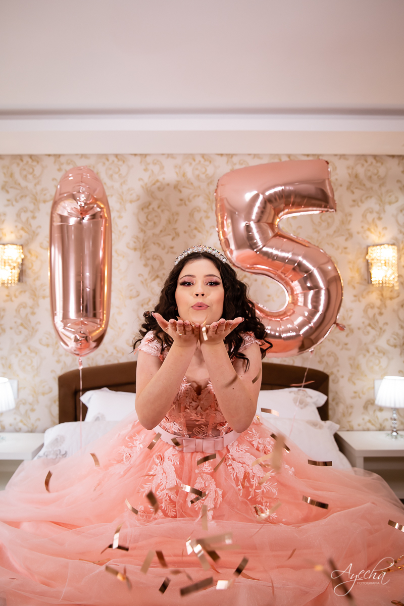 Ensaio no celeiro; ensaio romântico; ensaio delicado; ensaio de debutante; ensaio de 15 anos; book 15 anos curitiba; fotógrafos curitiba; fotógrafos piraquara; lugares para fazer ensaio fotográfico em curitiba; debutantes curitiba; 15 anos curitiba;