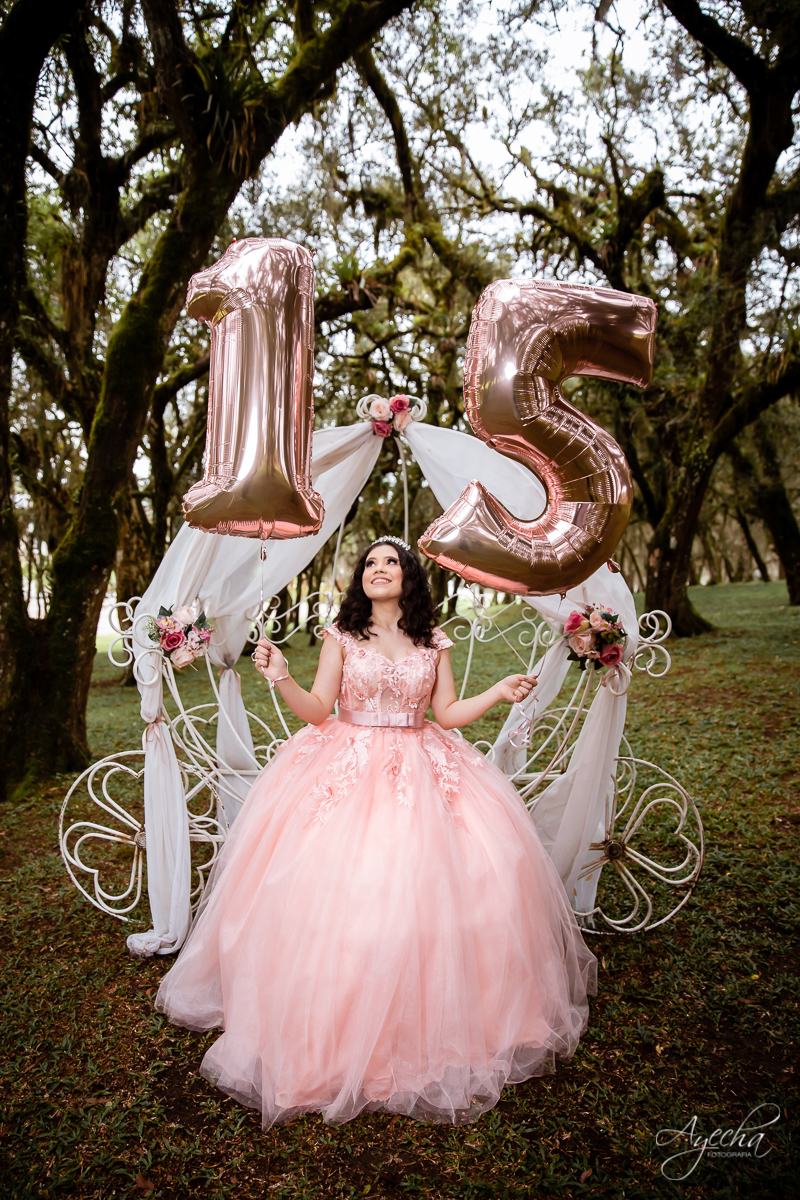 Ensaio no celeiro; ensaio romântico; ensaio delicado; ensaio de debutante; ensaio de 15 anos; book 15 anos curitiba; fotógrafos curitiba; fotógrafos piraquara; lugares para fazer ensaio fotográfico em curitiba; debutantes curitiba; 15 anos curitiba;