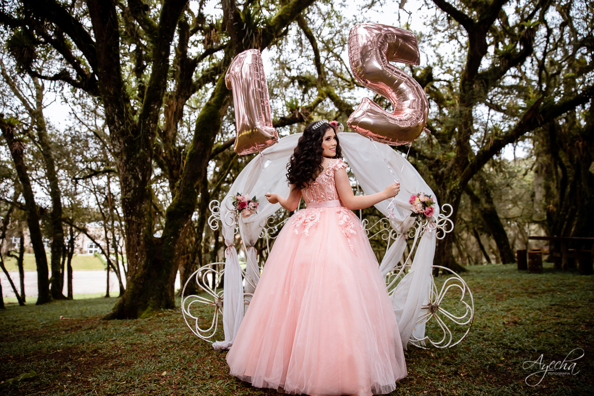 Ensaio no celeiro; ensaio romântico; ensaio delicado; ensaio de debutante; ensaio de 15 anos; book 15 anos curitiba; fotógrafos curitiba; fotógrafos piraquara; lugares para fazer ensaio fotográfico em curitiba; debutantes curitiba; 15 anos curitiba;