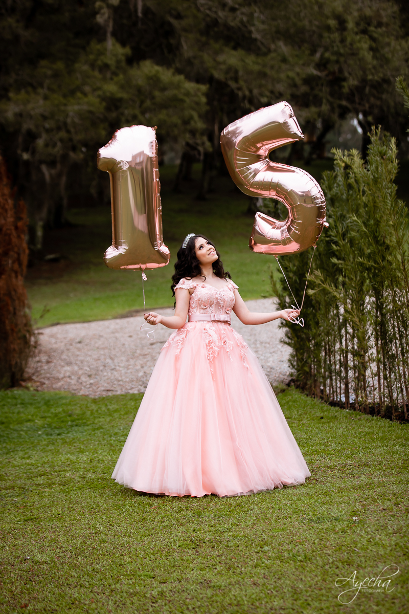 Ensaio no celeiro; ensaio romântico; ensaio delicado; ensaio de debutante; ensaio de 15 anos; book 15 anos curitiba; fotógrafos curitiba; fotógrafos piraquara; lugares para fazer ensaio fotográfico em curitiba; debutantes curitiba; 15 anos curitiba;