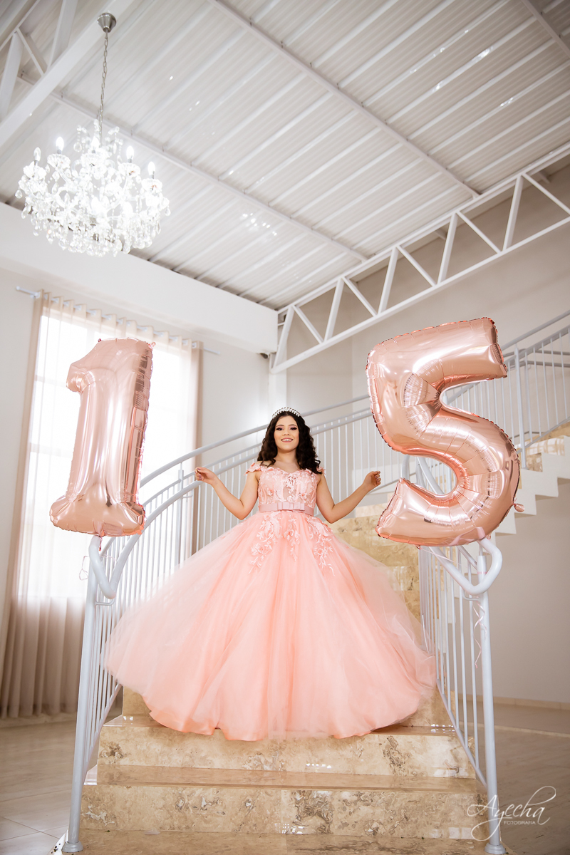 Ensaio no celeiro; ensaio romântico; ensaio delicado; ensaio de debutante; ensaio de 15 anos; book 15 anos curitiba; fotógrafos curitiba; fotógrafos piraquara; lugares para fazer ensaio fotográfico em curitiba; debutantes curitiba; 15 anos curitiba;