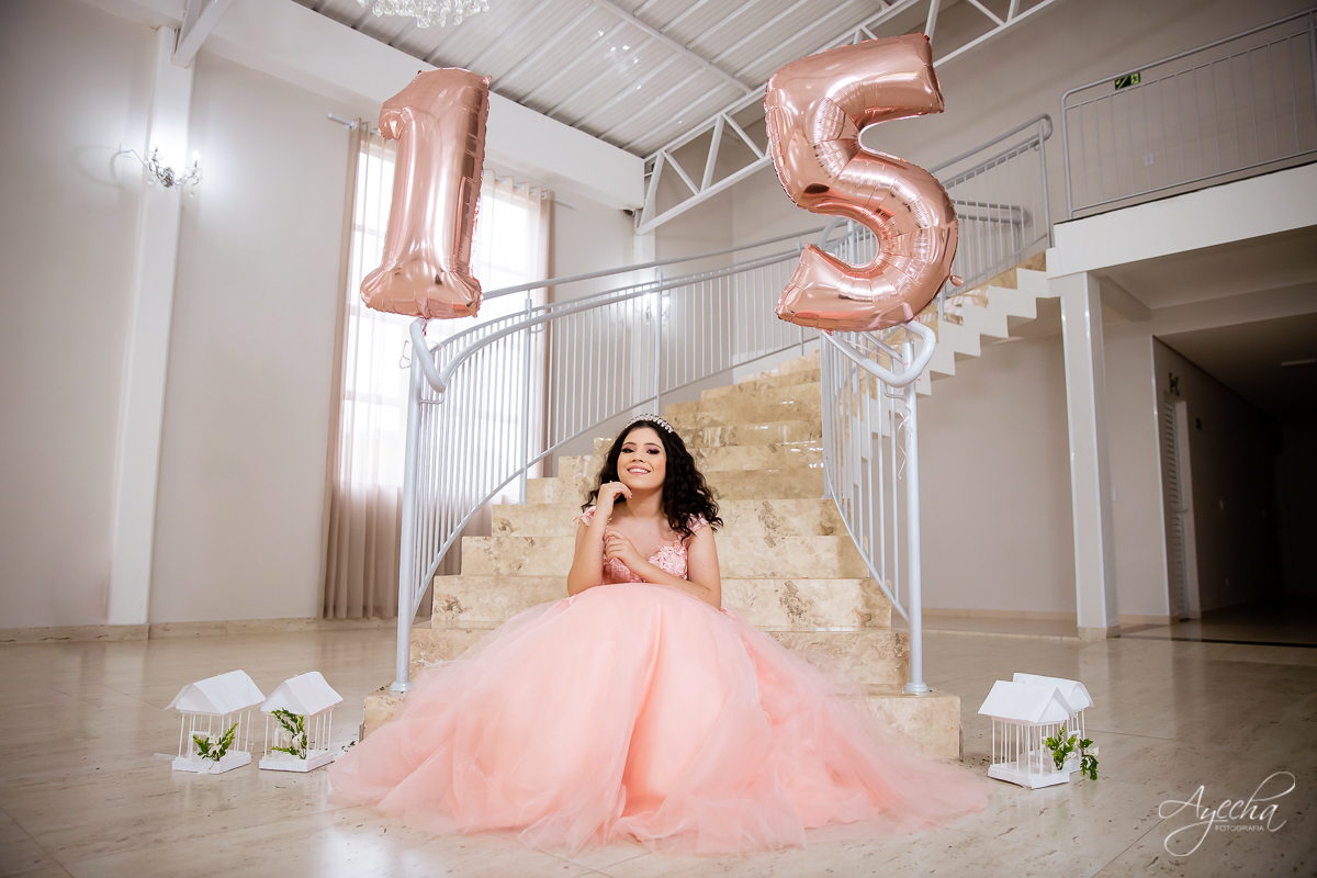 Ensaio no celeiro; ensaio romântico; ensaio delicado; ensaio de debutante; ensaio de 15 anos; book 15 anos curitiba; fotógrafos curitiba; fotógrafos piraquara; lugares para fazer ensaio fotográfico em curitiba; debutantes curitiba; 15 anos curitiba;