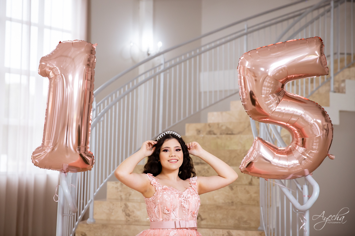 Ensaio no celeiro; ensaio romântico; ensaio delicado; ensaio de debutante; ensaio de 15 anos; book 15 anos curitiba; fotógrafos curitiba; fotógrafos piraquara; lugares para fazer ensaio fotográfico em curitiba; debutantes curitiba; 15 anos curitiba;