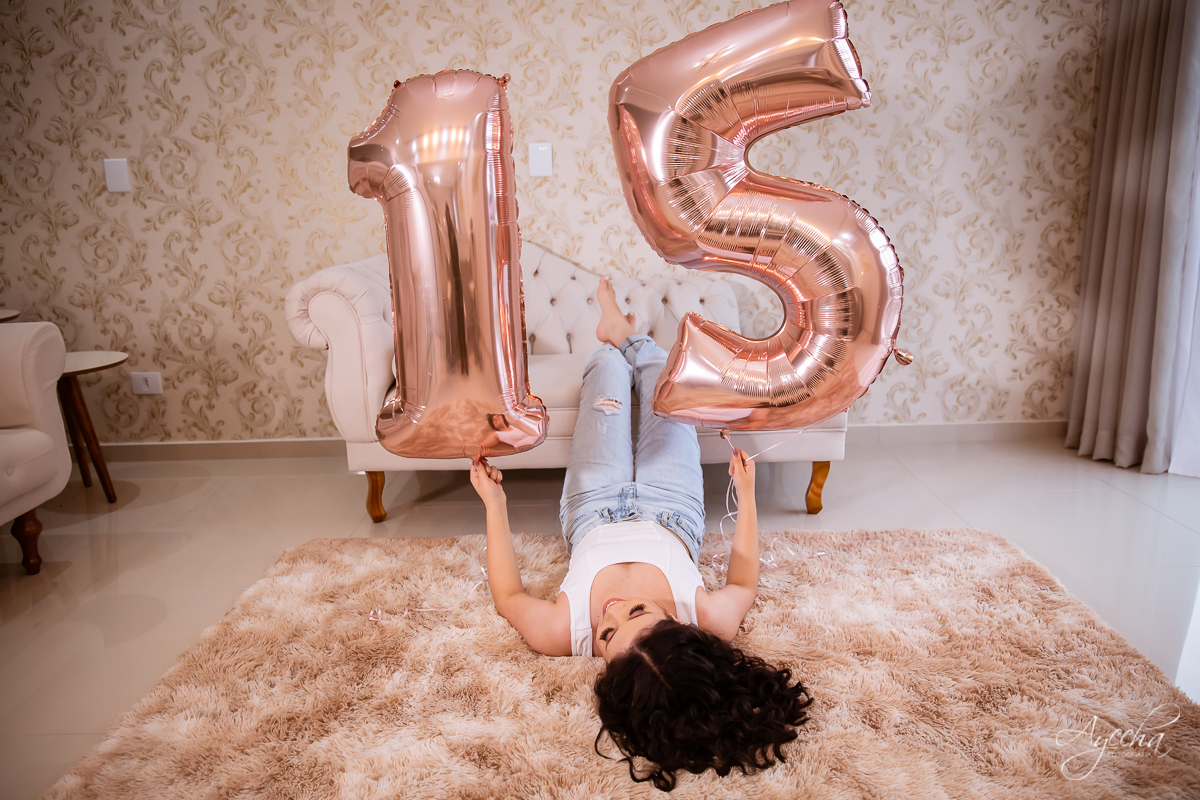 Ensaio no celeiro; ensaio romântico; ensaio delicado; ensaio de debutante; ensaio de 15 anos; book 15 anos curitiba; fotógrafos curitiba; fotógrafos piraquara; lugares para fazer ensaio fotográfico em curitiba; debutantes curitiba; 15 anos curitiba;