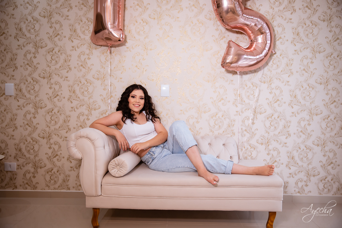 Ensaio no celeiro; ensaio romântico; ensaio delicado; ensaio de debutante; ensaio de 15 anos; book 15 anos curitiba; fotógrafos curitiba; fotógrafos piraquara; lugares para fazer ensaio fotográfico em curitiba; debutantes curitiba; 15 anos curitiba;