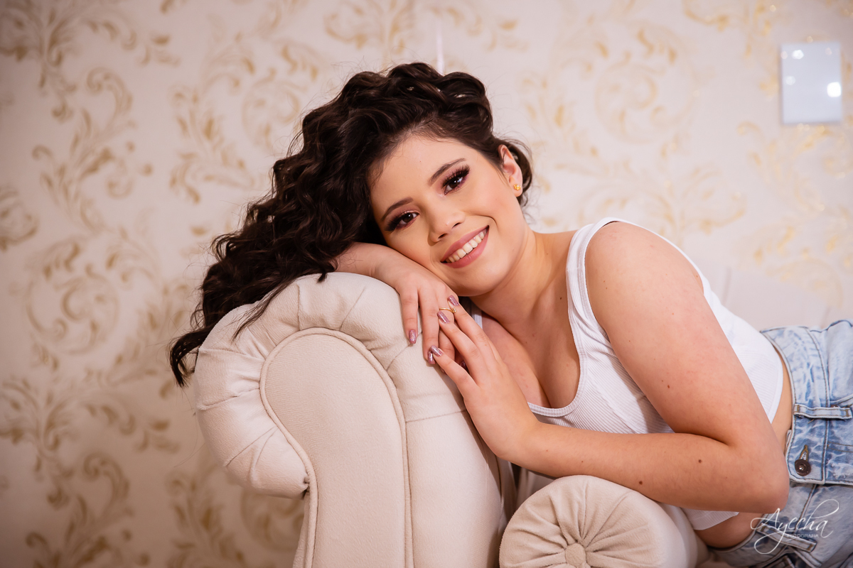 Ensaio no celeiro; ensaio romântico; ensaio delicado; ensaio de debutante; ensaio de 15 anos; book 15 anos curitiba; fotógrafos curitiba; fotógrafos piraquara; lugares para fazer ensaio fotográfico em curitiba; debutantes curitiba; 15 anos curitiba;