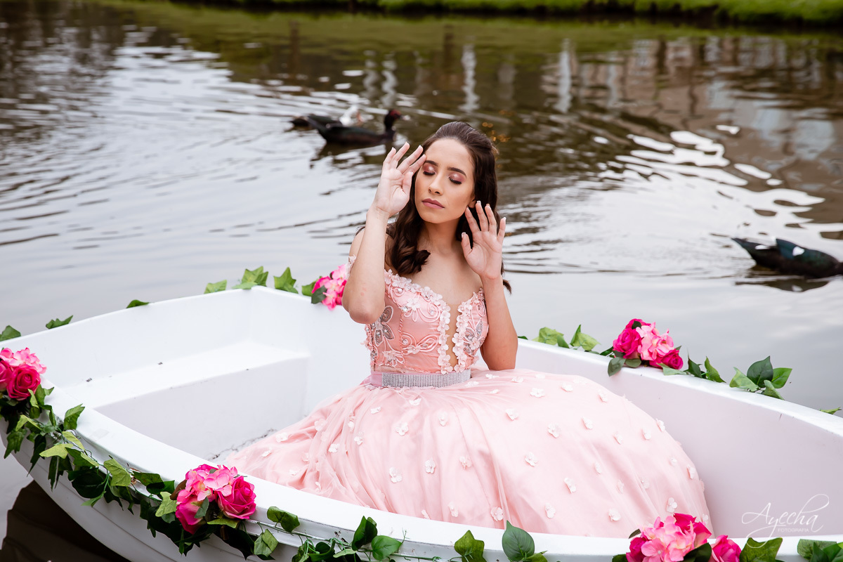 15 anos curitiba; vestido de debutante; 15 anos são josé dos pinhais; fotógrafos curitiba; ensaio romântico; ensaio delicado; debutante curitiba; book 15 anos; ensaio 15 anos; ensaio debutante; curitiba; piraquara; princesa; colombo; 
