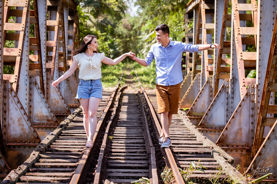 ensaio de casal morretes antonina; fotógrafos curitiba; fotógrafos morretes; fotógrafo piraquara; ensaio de casamento; book de casamento; ensaio trilho trem; ensaio por do sol; pré wedding; deborah ayecha fotografia; casamentos curitiba; noivas; zankyou;