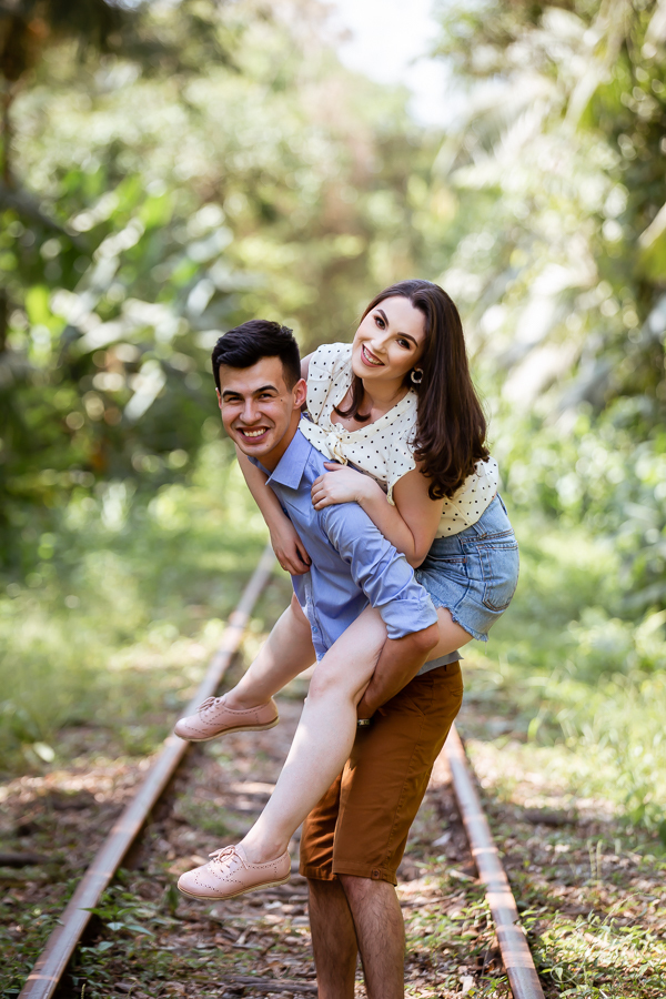ensaio de casal morretes antonina; fotógrafos curitiba; fotógrafos morretes; fotógrafo piraquara; ensaio de casamento; book de casamento; ensaio trilho trem; ensaio por do sol; pré wedding; deborah ayecha fotografia; casamentos curitiba; noivas; zankyou;