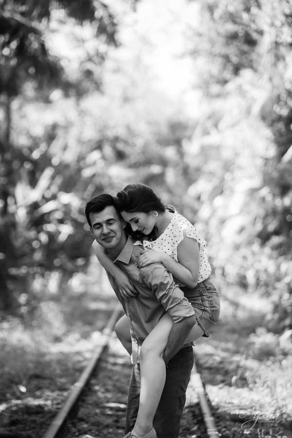 ensaio de casal morretes antonina; fotógrafos curitiba; fotógrafos morretes; fotógrafo piraquara; ensaio de casamento; book de casamento; ensaio trilho trem; ensaio por do sol; pré wedding; deborah ayecha fotografia; casamentos curitiba; noivas; zankyou;