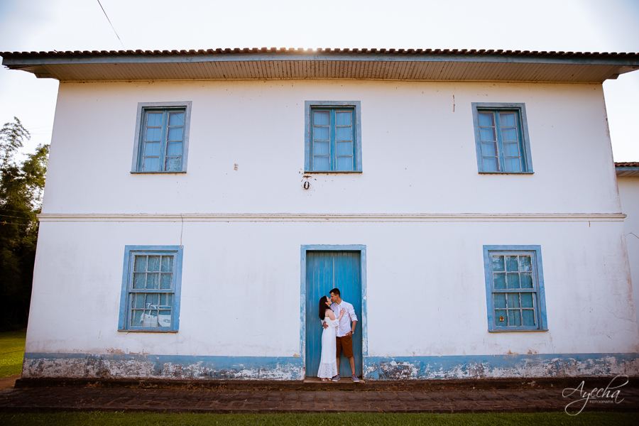 ensaio de casal morretes antonina; fotógrafos curitiba; fotógrafos morretes; fotógrafo piraquara; ensaio de casamento; book de casamento; ensaio trilho trem; ensaio por do sol; pré wedding; deborah ayecha fotografia; casamentos curitiba; noivas; zankyou;