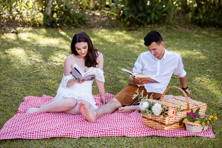 ensaio de casal morretes antonina; fotógrafos curitiba; fotógrafos morretes; fotógrafo piraquara; ensaio de casamento; book de casamento; ensaio trilho trem; ensaio por do sol; pré wedding; deborah ayecha fotografia; casamentos curitiba; noivas; zankyou;