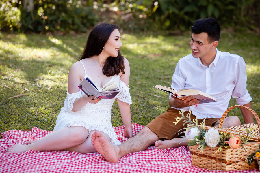 ensaio de casal morretes antonina; fotógrafos curitiba; fotógrafos morretes; fotógrafo piraquara; ensaio de casamento; book de casamento; ensaio trilho trem; ensaio por do sol; pré wedding; deborah ayecha fotografia; casamentos curitiba; noivas; zankyou;