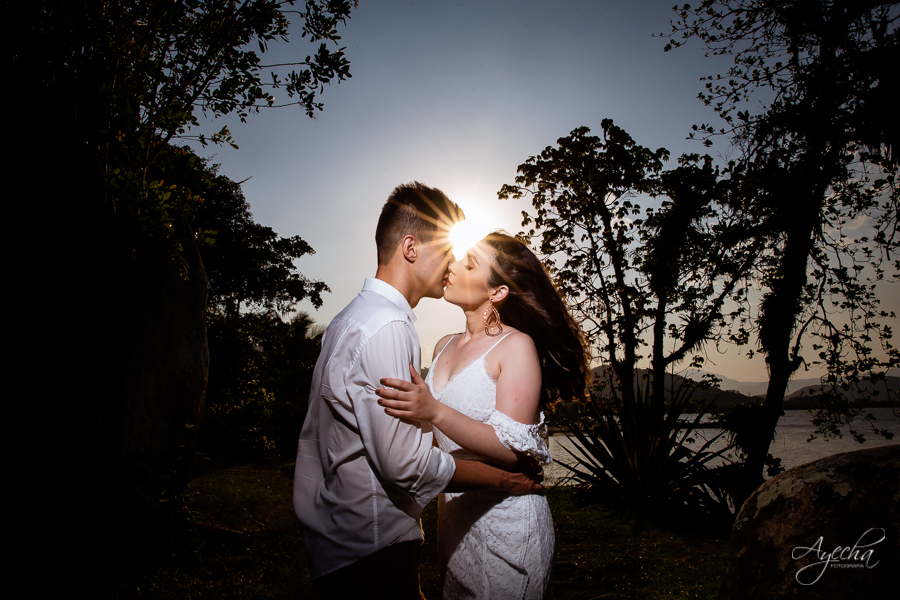 ensaio de casal morretes antonina; fotógrafos curitiba; fotógrafos morretes; fotógrafo piraquara; ensaio de casamento; book de casamento; ensaio trilho trem; ensaio por do sol; pré wedding; deborah ayecha fotografia; casamentos curitiba; noivas; zankyou;