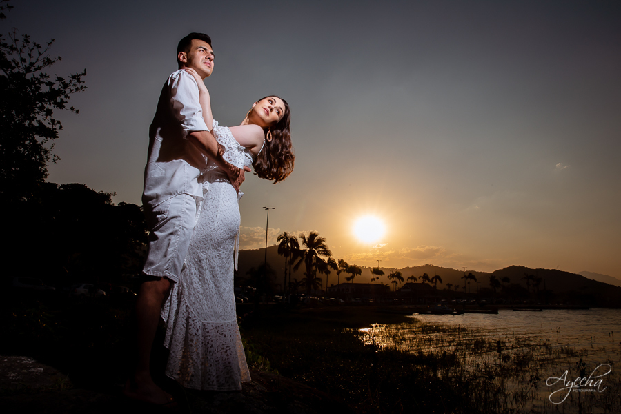 ensaio de casal morretes antonina; fotógrafos curitiba; fotógrafos morretes; fotógrafo piraquara; ensaio de casamento; book de casamento; ensaio trilho trem; ensaio por do sol; pré wedding; deborah ayecha fotografia; casamentos curitiba; noivas; zankyou;