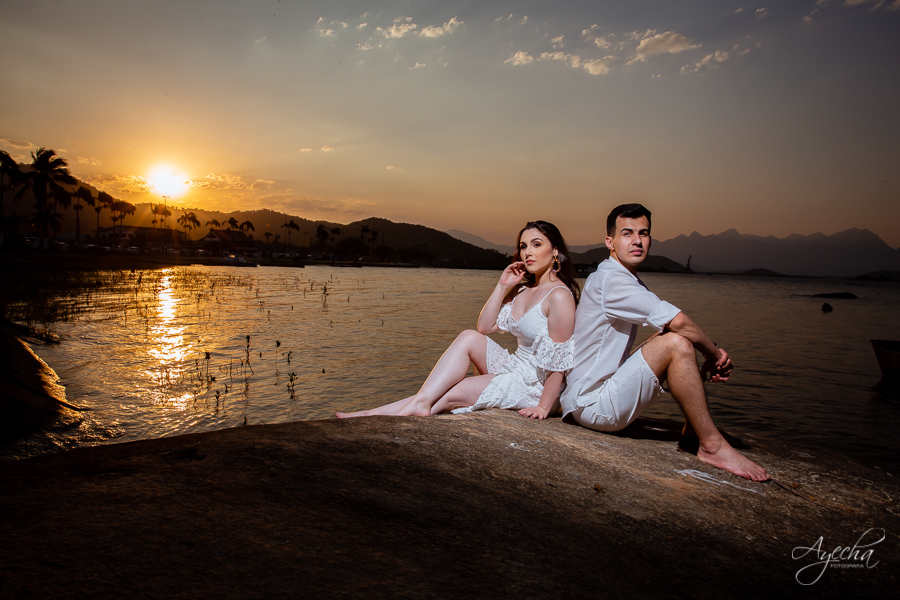 ensaio de casal morretes antonina; fotógrafos curitiba; fotógrafos morretes; fotógrafo piraquara; ensaio de casamento; book de casamento; ensaio trilho trem; ensaio por do sol; pré wedding; deborah ayecha fotografia; casamentos curitiba; noivas; zankyou;