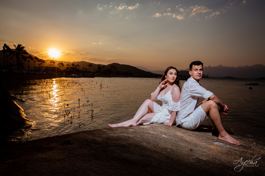 ensaio de casal morretes antonina; fotógrafos curitiba; fotógrafos morretes; fotógrafo piraquara; ensaio de casamento; book de casamento; ensaio trilho trem; ensaio por do sol; pré wedding; deborah ayecha fotografia; casamentos curitiba; noivas; zankyou;