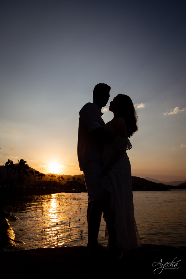 ensaio de casal morretes antonina; fotógrafos curitiba; fotógrafos morretes; fotógrafo piraquara; ensaio de casamento; book de casamento; ensaio trilho trem; ensaio por do sol; pré wedding; deborah ayecha fotografia; casamentos curitiba; noivas; zankyou;