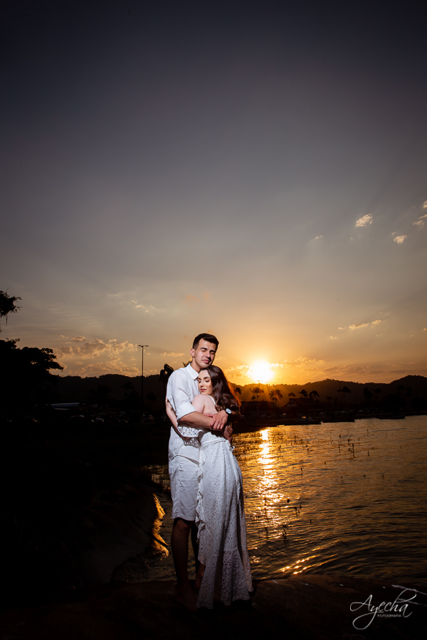 ensaio de casal morretes antonina; fotógrafos curitiba; fotógrafos morretes; fotógrafo piraquara; ensaio de casamento; book de casamento; ensaio trilho trem; ensaio por do sol; pré wedding; deborah ayecha fotografia; casamentos curitiba; noivas; zankyou;