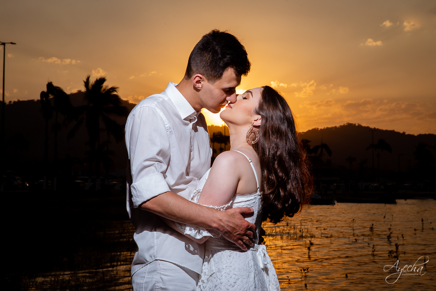 ensaio de casal morretes antonina; fotógrafos curitiba; fotógrafos morretes; fotógrafo piraquara; ensaio de casamento; book de casamento; ensaio trilho trem; ensaio por do sol; pré wedding; deborah ayecha fotografia; casamentos curitiba; noivas; zankyou;