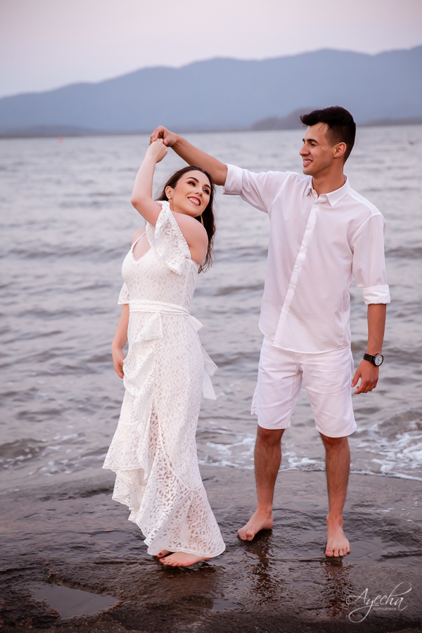 ensaio de casal morretes antonina; fotógrafos curitiba; fotógrafos morretes; fotógrafo piraquara; ensaio de casamento; book de casamento; ensaio trilho trem; ensaio por do sol; pré wedding; deborah ayecha fotografia; casamentos curitiba; noivas; zankyou;