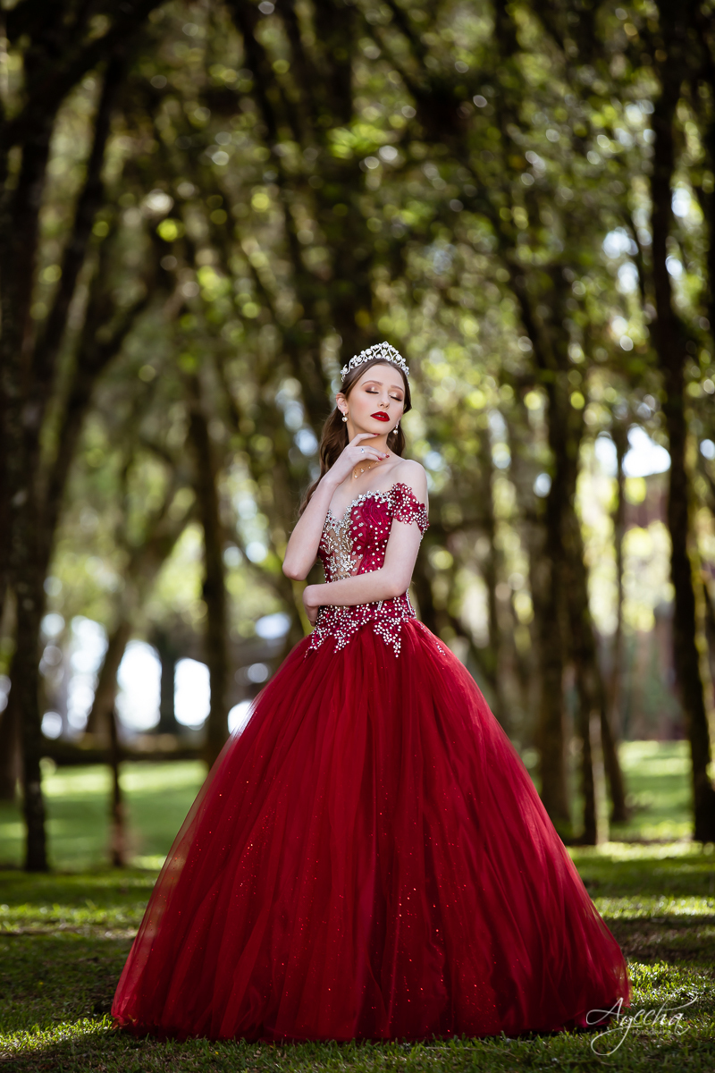 Ensaio de 15 anos; 15 anos Curitiba; Debutante; Chácara ensaio fotográfico Curitiba; Fotografa Piraquara; Vestidos debutante Curitiba; São José dos Pinhais; Quatro Barras; Pinhais; Ensaio Fotográfico; Book 15 anos; Debutar; Festa de Debutante;