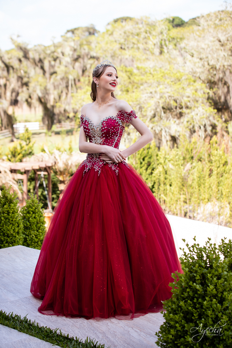 Ensaio de 15 anos; 15 anos Curitiba; Debutante; Chácara ensaio fotográfico Curitiba; Fotografa Piraquara; Vestidos debutante Curitiba; São José dos Pinhais; Quatro Barras; Pinhais; Ensaio Fotográfico; Book 15 anos; Debutar; Festa de Debutante;