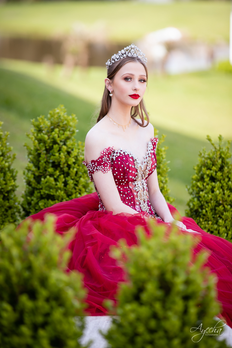 Ensaio de 15 anos; 15 anos Curitiba; Debutante; Chácara ensaio fotográfico Curitiba; Fotografa Piraquara; Vestidos debutante Curitiba; São José dos Pinhais; Quatro Barras; Pinhais; Ensaio Fotográfico; Book 15 anos; Debutar; Festa de Debutante;