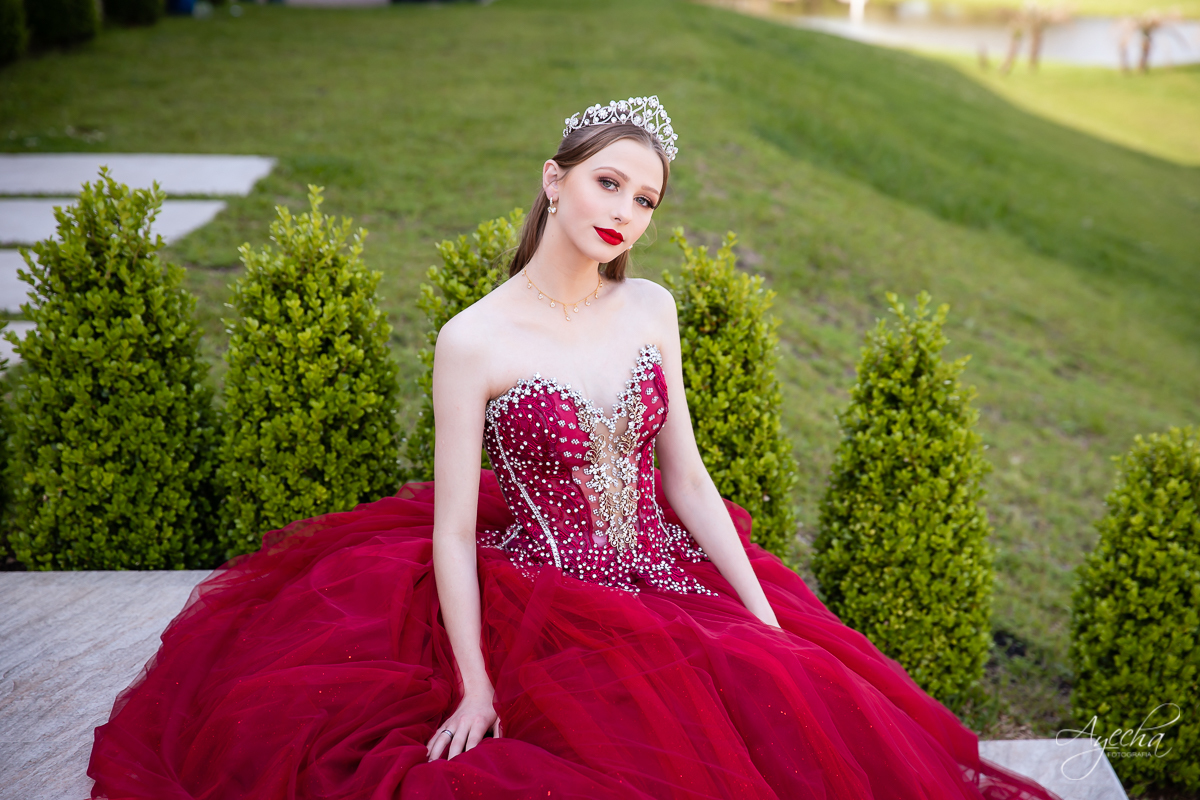 Ensaio de 15 anos; 15 anos Curitiba; Debutante; Chácara ensaio fotográfico Curitiba; Fotografa Piraquara; Vestidos debutante Curitiba; São José dos Pinhais; Quatro Barras; Pinhais; Ensaio Fotográfico; Book 15 anos; Debutar; Festa de Debutante;