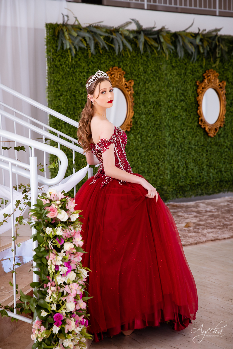 Ensaio de 15 anos; 15 anos Curitiba; Debutante; Chácara ensaio fotográfico Curitiba; Fotografa Piraquara; Vestidos debutante Curitiba; São José dos Pinhais; Quatro Barras; Pinhais; Ensaio Fotográfico; Book 15 anos; Debutar; Festa de Debutante;