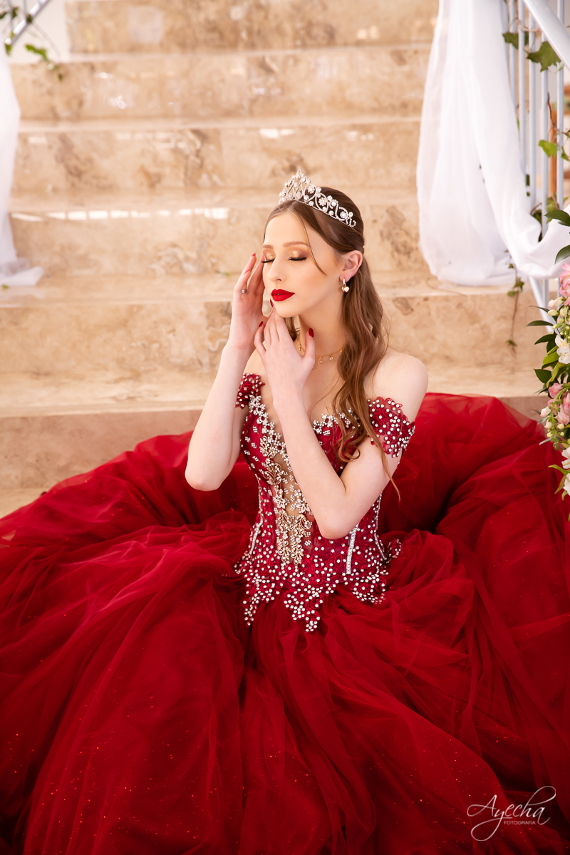 Ensaio de 15 anos; 15 anos Curitiba; Debutante; Chácara ensaio fotográfico Curitiba; Fotografa Piraquara; Vestidos debutante Curitiba; São José dos Pinhais; Quatro Barras; Pinhais; Ensaio Fotográfico; Book 15 anos; Debutar; Festa de Debutante;