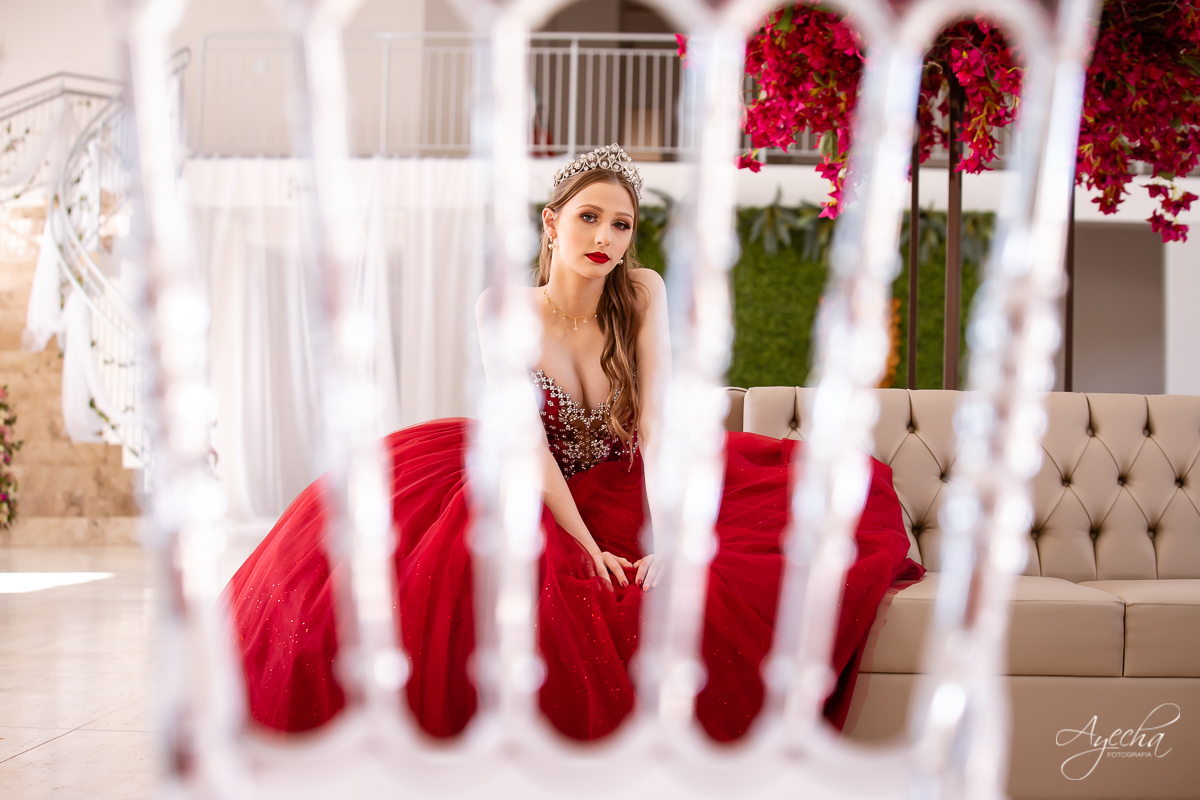 Ensaio de 15 anos; 15 anos Curitiba; Debutante; Chácara ensaio fotográfico Curitiba; Fotografa Piraquara; Vestidos debutante Curitiba; São José dos Pinhais; Quatro Barras; Pinhais; Ensaio Fotográfico; Book 15 anos; Debutar; Festa de Debutante;