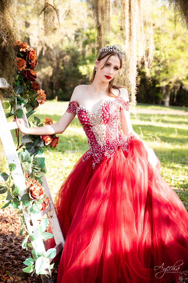 Ensaio de 15 anos; 15 anos Curitiba; Debutante; Chácara ensaio fotográfico Curitiba; Fotografa Piraquara; Vestidos debutante Curitiba; São José dos Pinhais; Quatro Barras; Pinhais; Ensaio Fotográfico; Book 15 anos; Debutar; Festa de Debutante;