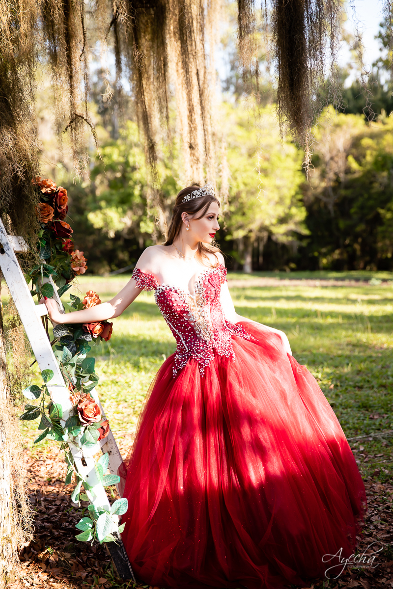 Ensaio de 15 anos; 15 anos Curitiba; Debutante; Chácara ensaio fotográfico Curitiba; Fotografa Piraquara; Vestidos debutante Curitiba; São José dos Pinhais; Quatro Barras; Pinhais; Ensaio Fotográfico; Book 15 anos; Debutar; Festa de Debutante;
