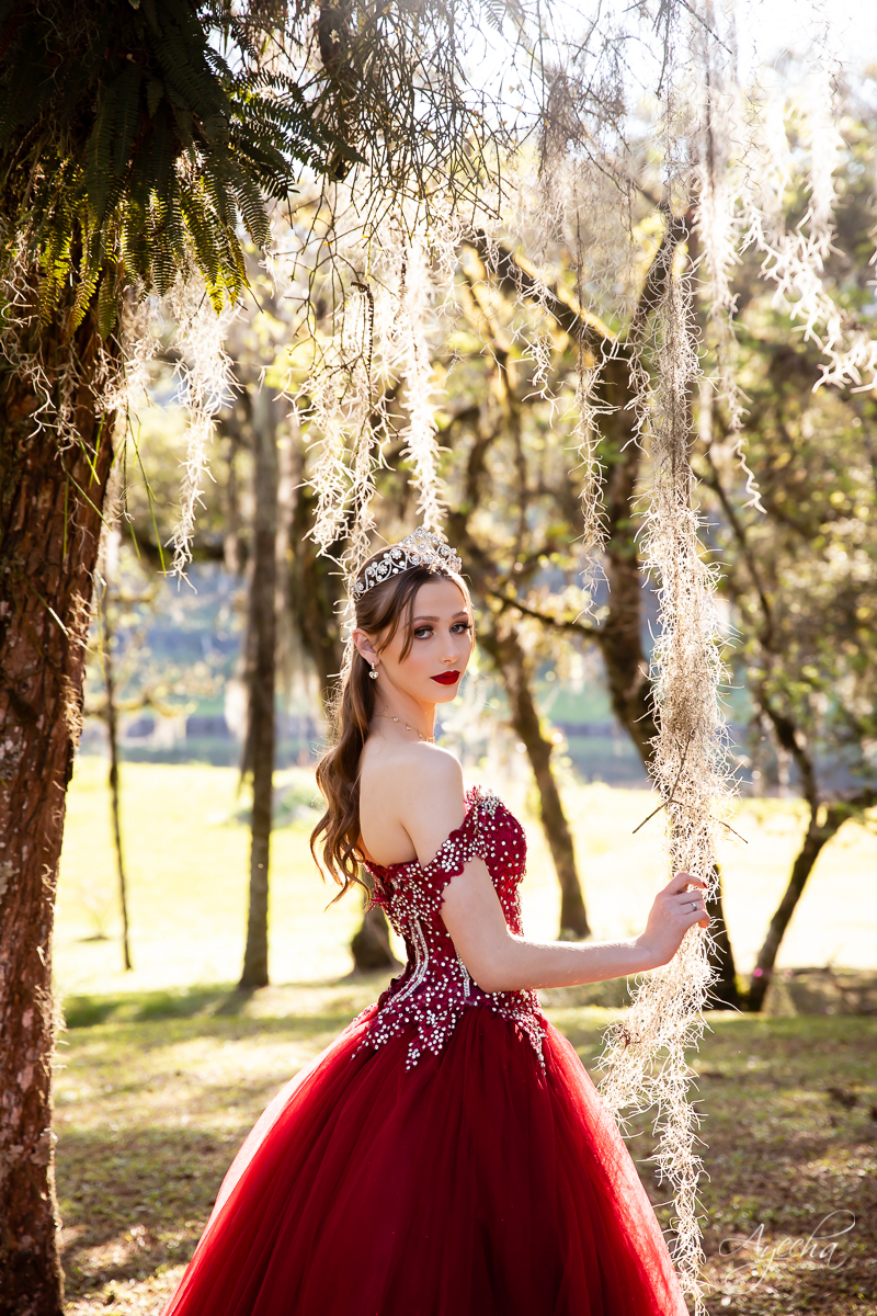 Ensaio de 15 anos; 15 anos Curitiba; Debutante; Chácara ensaio fotográfico Curitiba; Fotografa Piraquara; Vestidos debutante Curitiba; São José dos Pinhais; Quatro Barras; Pinhais; Ensaio Fotográfico; Book 15 anos; Debutar; Festa de Debutante;