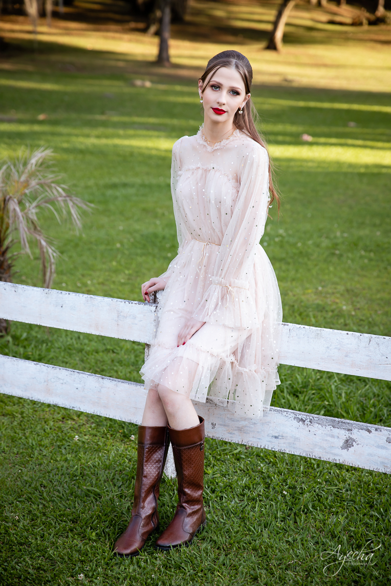 Ensaio de 15 anos; 15 anos Curitiba; Debutante; Chácara ensaio fotográfico Curitiba; Fotografa Piraquara; Vestidos debutante Curitiba; São José dos Pinhais; Quatro Barras; Pinhais; Ensaio Fotográfico; Book 15 anos; Debutar; Festa de Debutante;