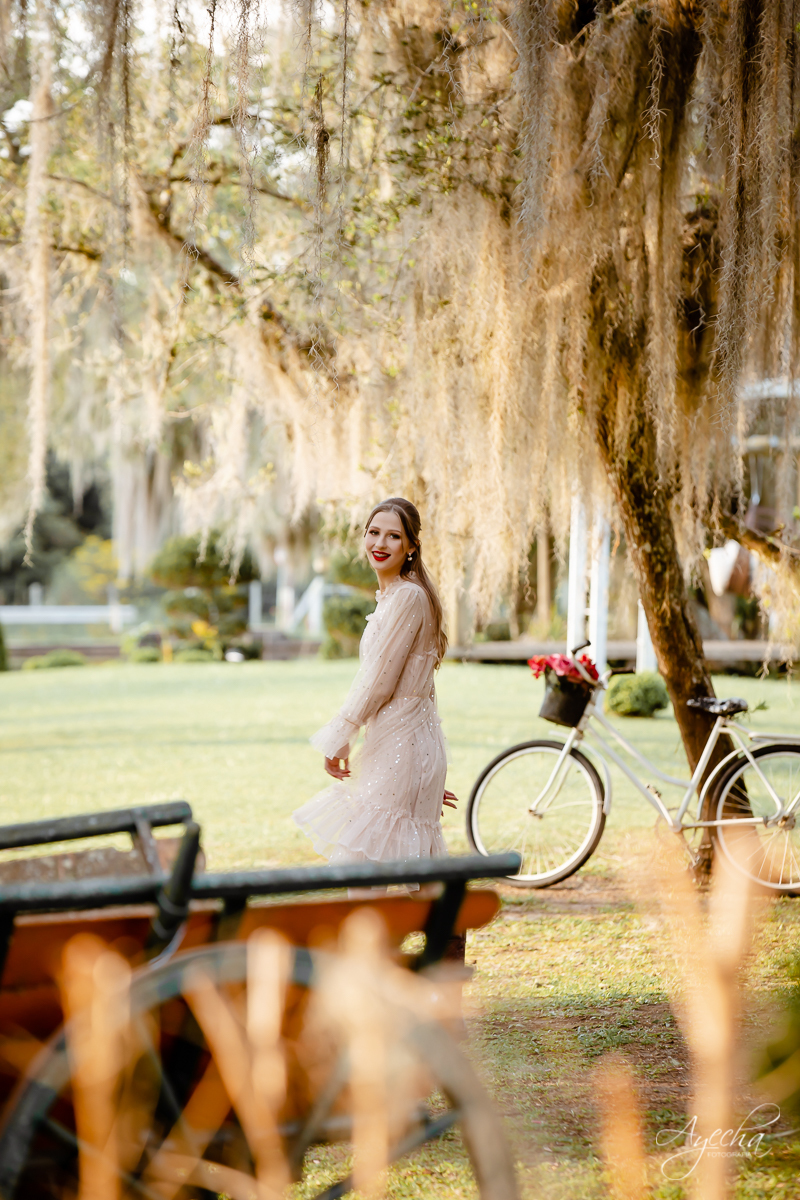 Ensaio de 15 anos; 15 anos Curitiba; Debutante; Chácara ensaio fotográfico Curitiba; Fotografa Piraquara; Vestidos debutante Curitiba; São José dos Pinhais; Quatro Barras; Pinhais; Ensaio Fotográfico; Book 15 anos; Debutar; Festa de Debutante;