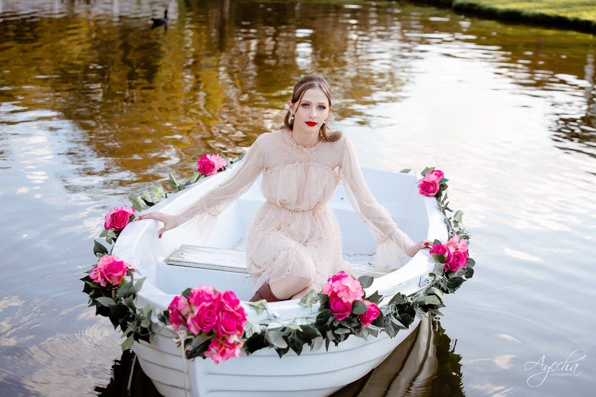 Ensaio de 15 anos; 15 anos Curitiba; Debutante; Chácara ensaio fotográfico Curitiba; Fotografa Piraquara; Vestidos debutante Curitiba; São José dos Pinhais; Quatro Barras; Pinhais; Ensaio Fotográfico; Book 15 anos; Debutar; Festa de Debutante;