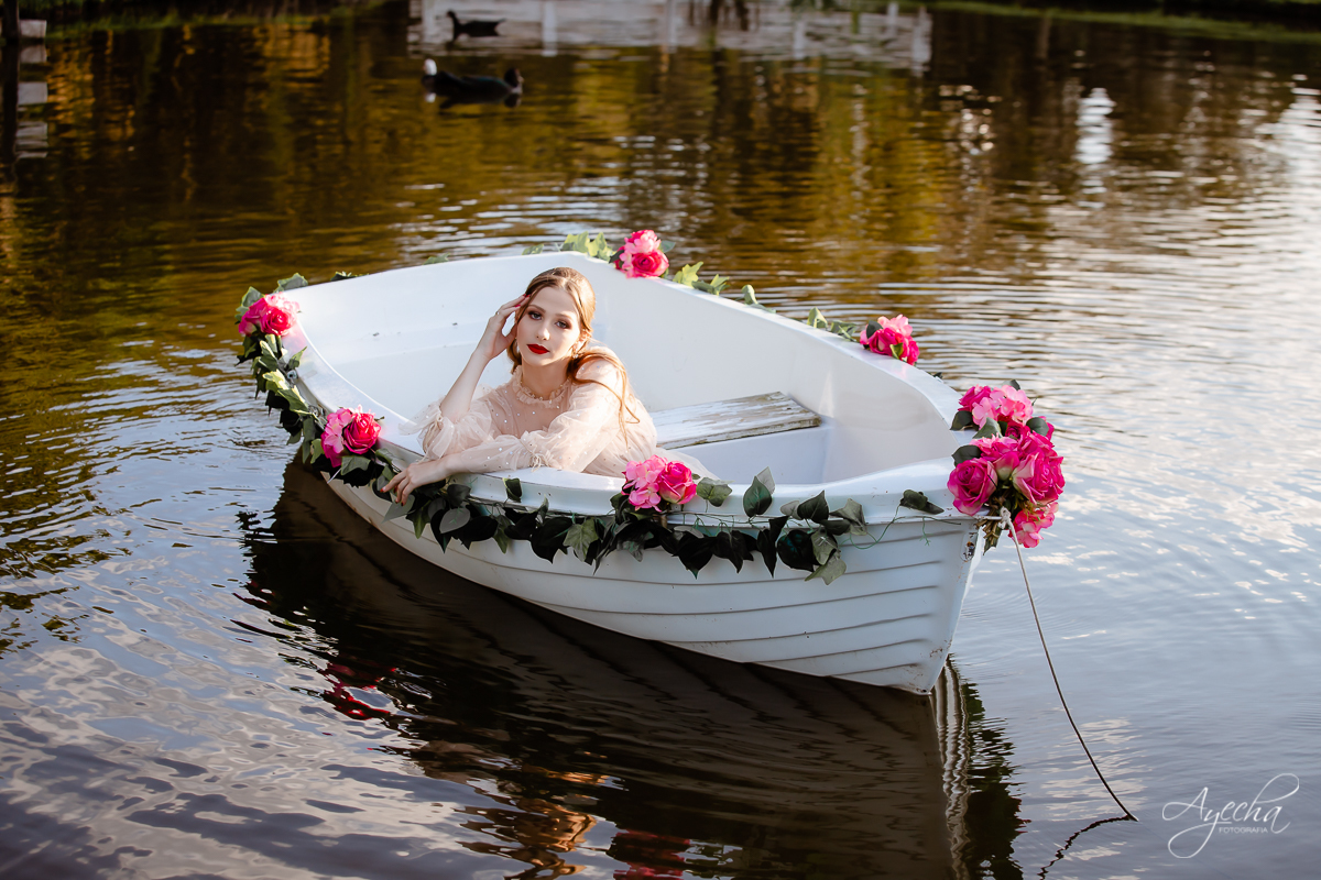 Ensaio de 15 anos; 15 anos Curitiba; Debutante; Chácara ensaio fotográfico Curitiba; Fotografa Piraquara; Vestidos debutante Curitiba; São José dos Pinhais; Quatro Barras; Pinhais; Ensaio Fotográfico; Book 15 anos; Debutar; Festa de Debutante;