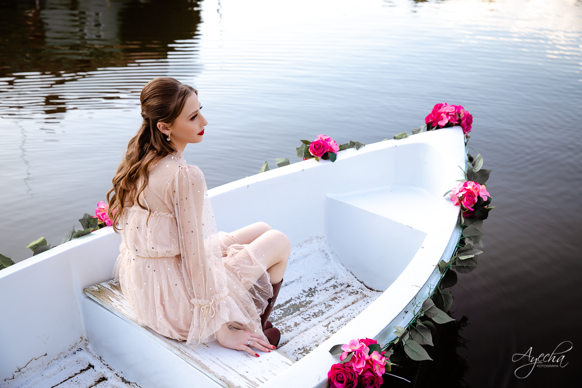 Ensaio de 15 anos; 15 anos Curitiba; Debutante; Chácara ensaio fotográfico Curitiba; Fotografa Piraquara; Vestidos debutante Curitiba; São José dos Pinhais; Quatro Barras; Pinhais; Ensaio Fotográfico; Book 15 anos; Debutar; Festa de Debutante;