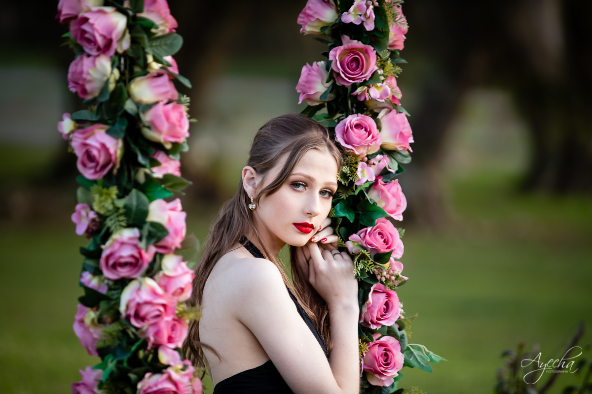 Ensaio de 15 anos; 15 anos Curitiba; Debutante; Chácara ensaio fotográfico Curitiba; Fotografa Piraquara; Vestidos debutante Curitiba; São José dos Pinhais; Quatro Barras; Pinhais; Ensaio Fotográfico; Book 15 anos; Debutar; Festa de Debutante;