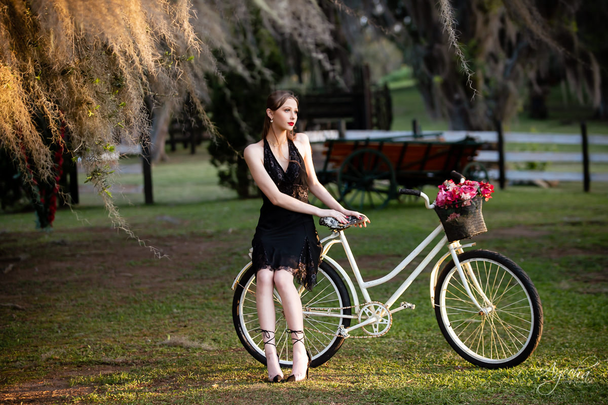 Ensaio de 15 anos; 15 anos Curitiba; Debutante; Chácara ensaio fotográfico Curitiba; Fotografa Piraquara; Vestidos debutante Curitiba; São José dos Pinhais; Quatro Barras; Pinhais; Ensaio Fotográfico; Book 15 anos; Debutar; Festa de Debutante;